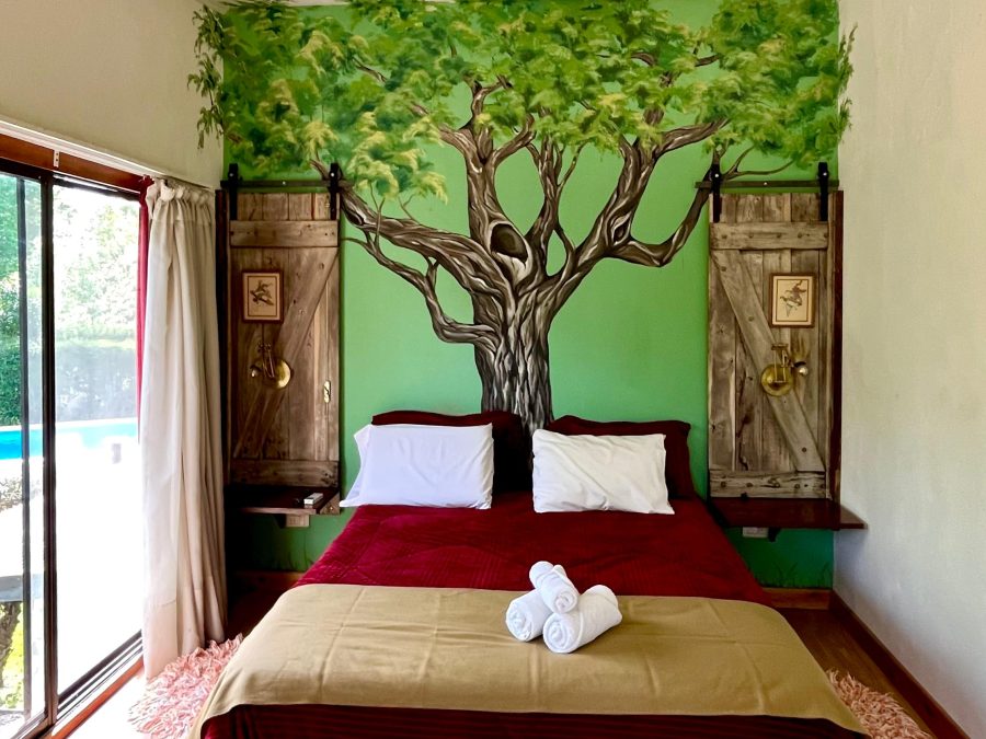 Suite El Ombú con su mural de árbol