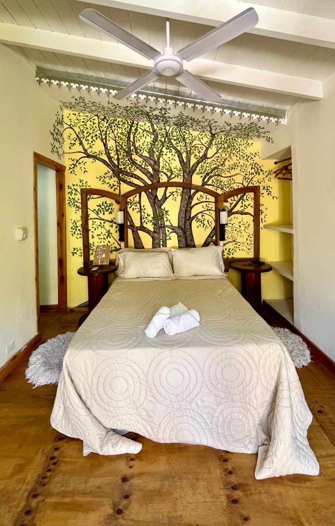 Suite El Paraíso VIP con su mural de árbol