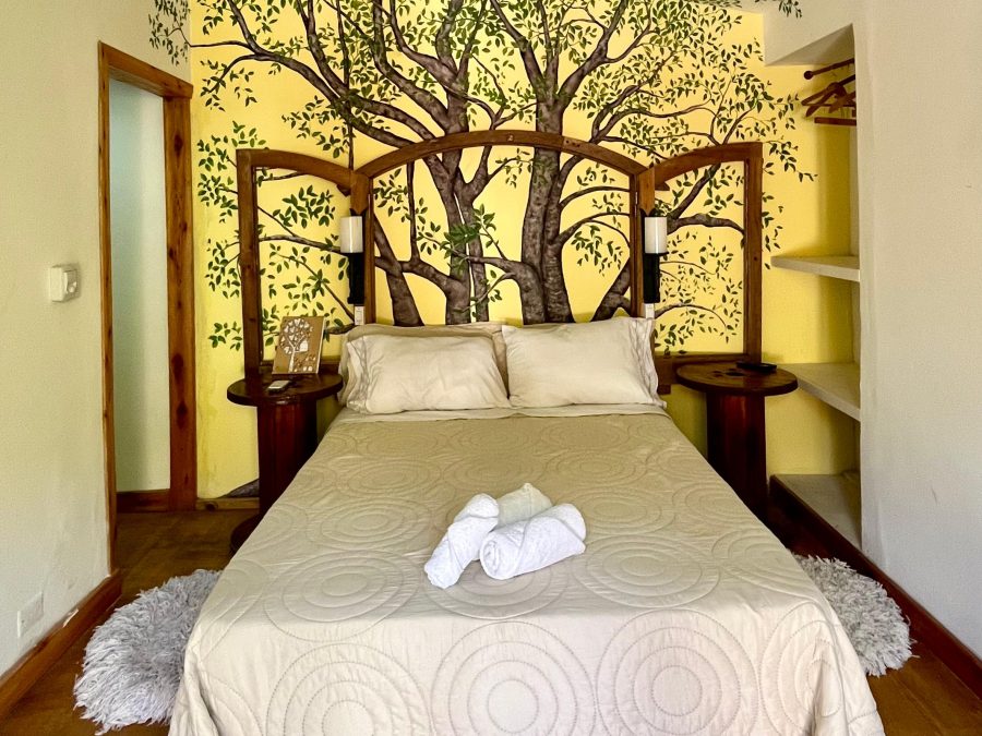 Suite El Paraíso VIP con su mural de árbol
